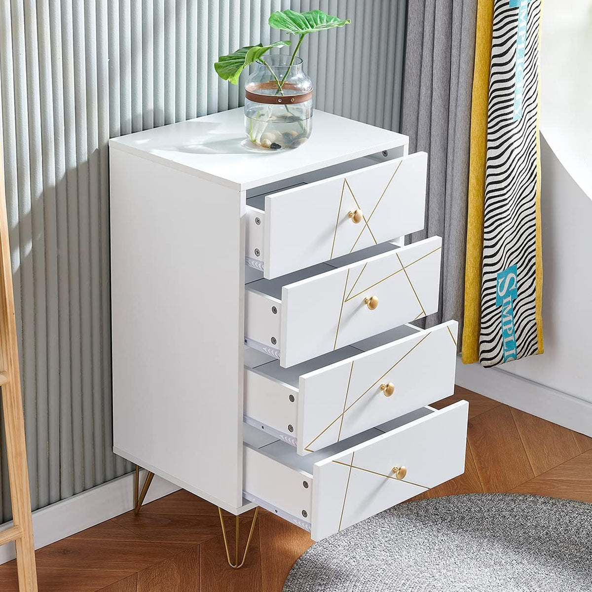 White Wood 4 Drawer Chest of Drawer E8382