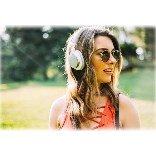 Wireless On-Ear High-Resolution Headphones, White R8043