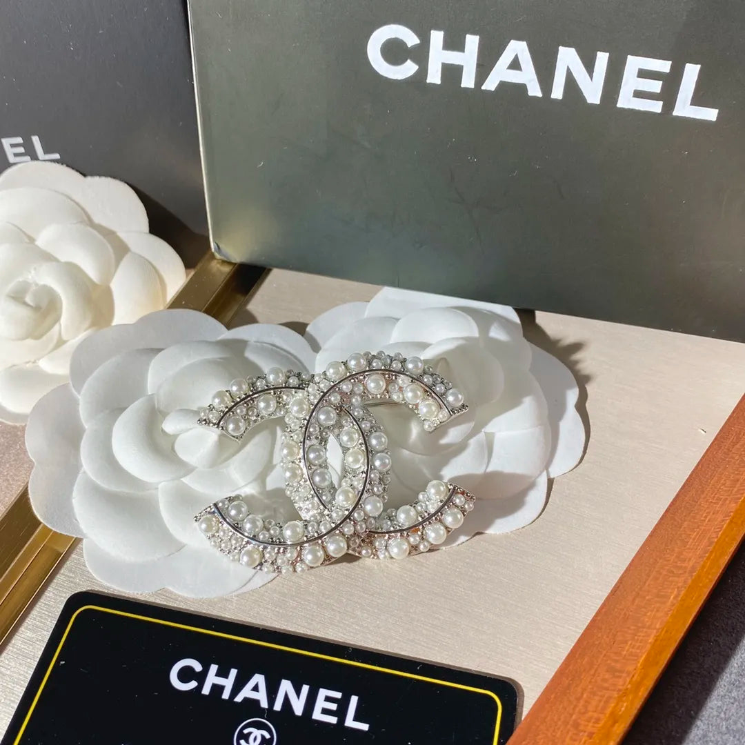 Brooch K8947