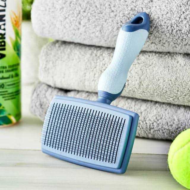 Self Cleaning Dog Slicker Brush with Non-Slip Handle J394499